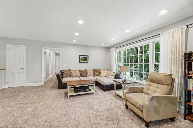 2860 Saint Claire Road, Winston-salem, NC 27106