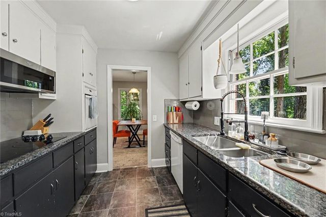 2860 Saint Claire Road, Winston-salem, NC 27106