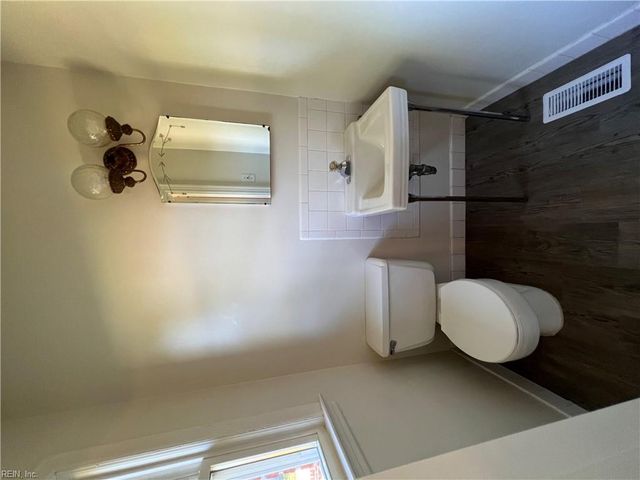5704 Brookmere LN, Portsmouth, VA 23703