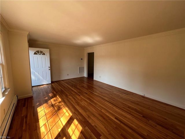 5704 Brookmere LN, Portsmouth, VA 23703