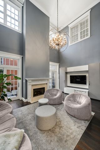 1938 N Hudson Avenue, Chicago, IL 60614