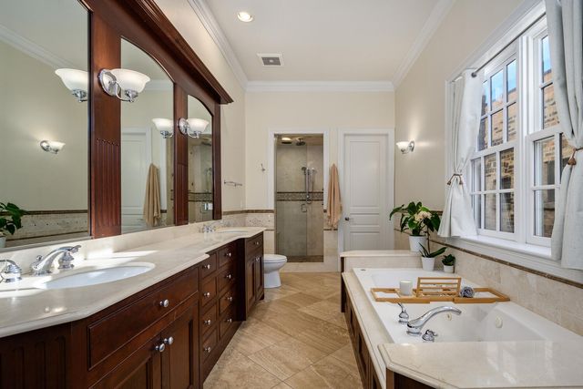 1938 N Hudson Avenue, Chicago, IL 60614