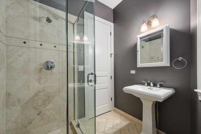 1938 N Hudson Avenue, Chicago, IL 60614