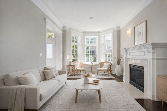 1938 N Hudson Avenue, Chicago, IL 60614