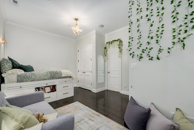 1938 N Hudson Avenue, Chicago, IL 60614