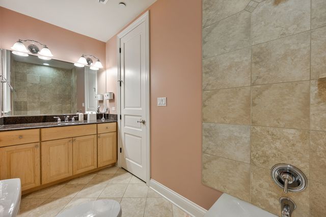 1938 N Hudson Avenue, Chicago, IL 60614