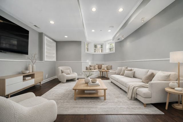 1938 N Hudson Avenue, Chicago, IL 60614