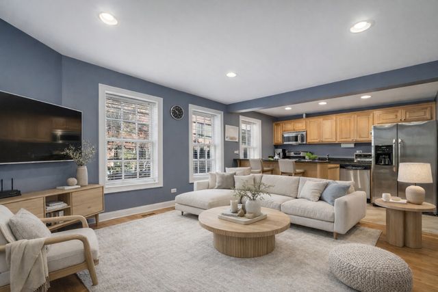 1938 N Hudson Avenue, Chicago, IL 60614