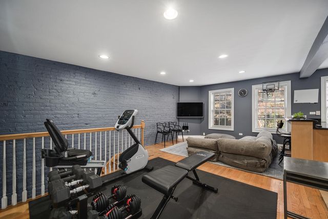 1938 N Hudson Avenue, Chicago, IL 60614