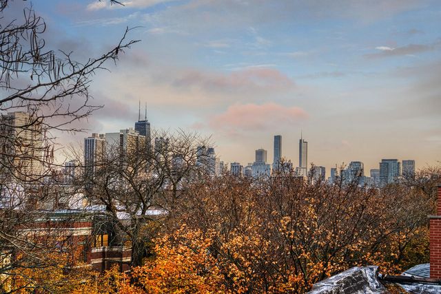 1938 N Hudson Avenue, Chicago, IL 60614