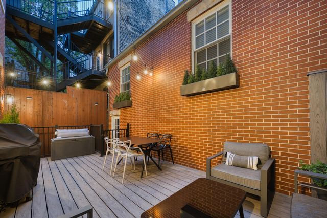 1938 N Hudson Avenue, Chicago, IL 60614