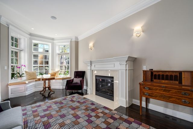 1938 N Hudson Avenue, Chicago, IL 60614