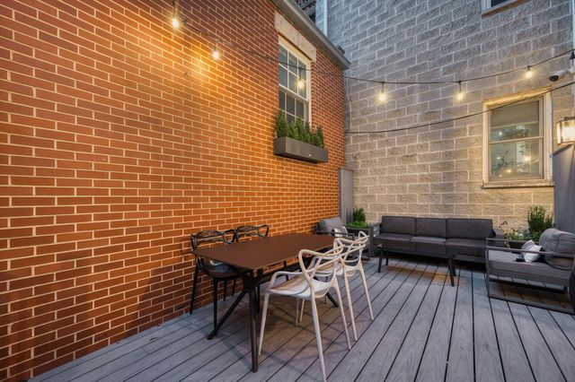 1938 N Hudson Avenue, Chicago, IL 60614