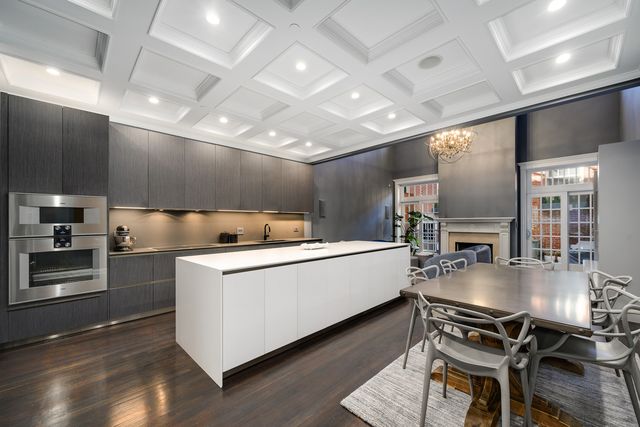 1938 N Hudson Avenue, Chicago, IL 60614