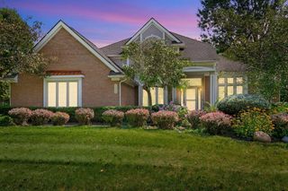 6568 Crabapple Drive, Troy, MI 48098