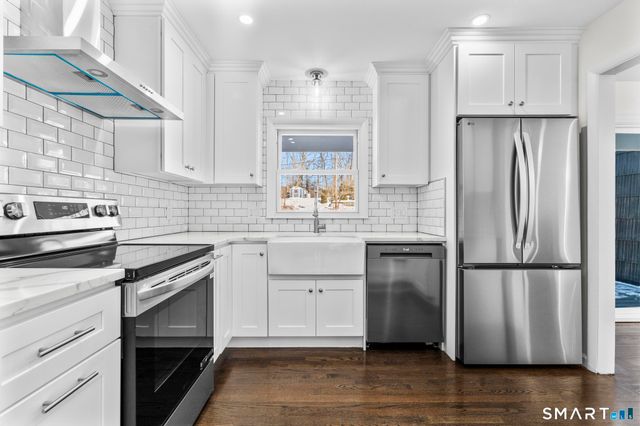 122 Lakeside Drive, Ridgefield, CT 06877