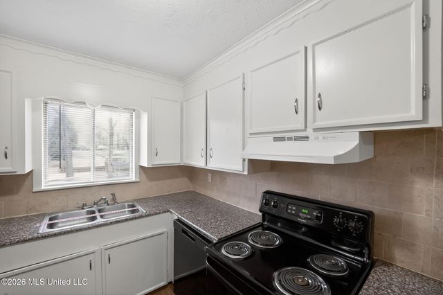 1912 Carolyn Lane, Pearl, MS 39208