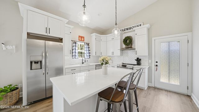 702 N 7TH Street, Macclenny, FL 32063