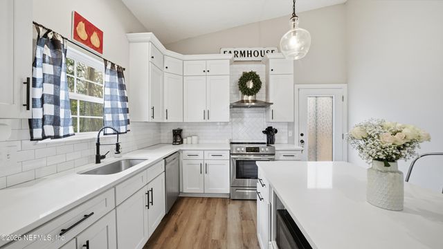 702 N 7TH Street, Macclenny, FL 32063