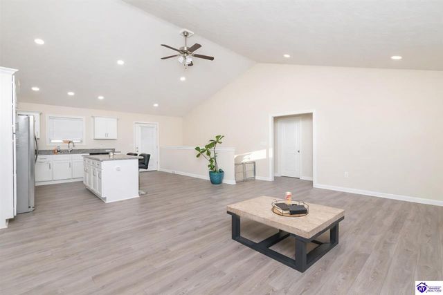 307 Valhalla Trace, Vine Grove, KY 40175