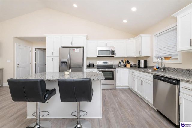 307 Valhalla Trace, Vine Grove, KY 40175