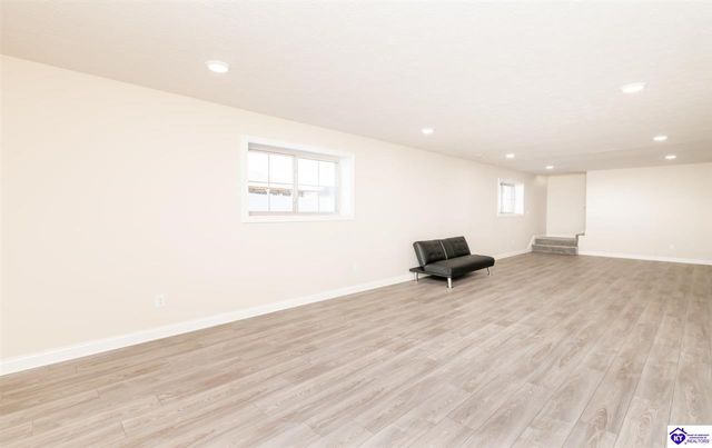 307 Valhalla Trace, Vine Grove, KY 40175