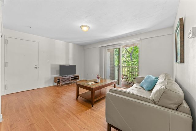 8 Post Oak Ln 20, Natick, MA 01760