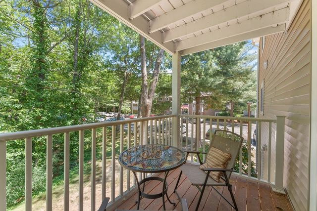 8 Post Oak Ln 20, Natick, MA 01760