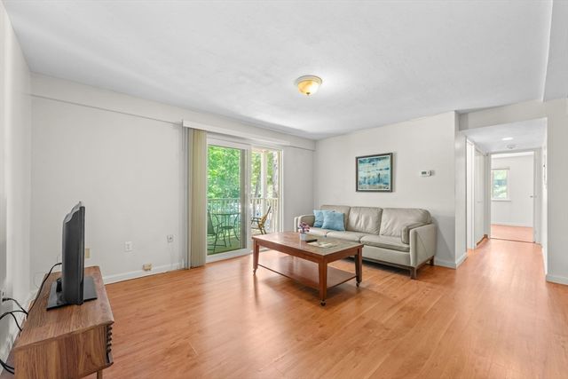8 Post Oak Ln 20, Natick, MA 01760