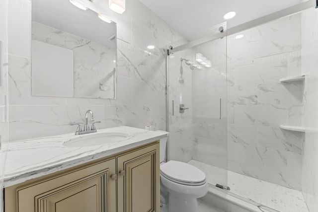8 Post Oak Ln 20, Natick, MA 01760