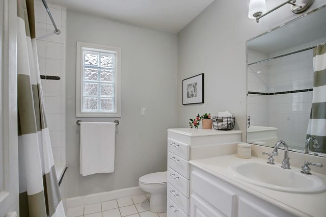 2228 Addison Road, Houston, TX 77030