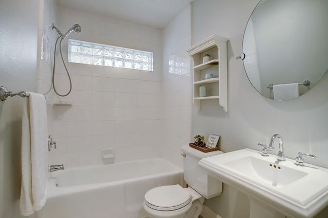 2228 Addison Road, Houston, TX 77030