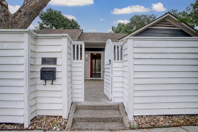 2228 Addison Road, Houston, TX 77030