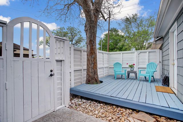 2228 Addison Road, Houston, TX 77030