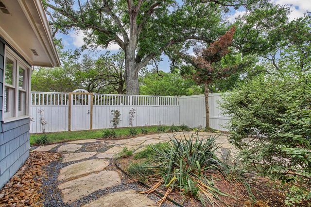 2228 Addison Road, Houston, TX 77030