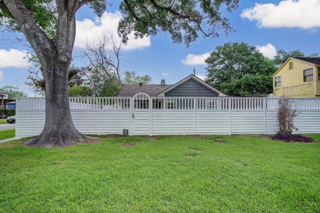 2228 Addison Road, Houston, TX 77030