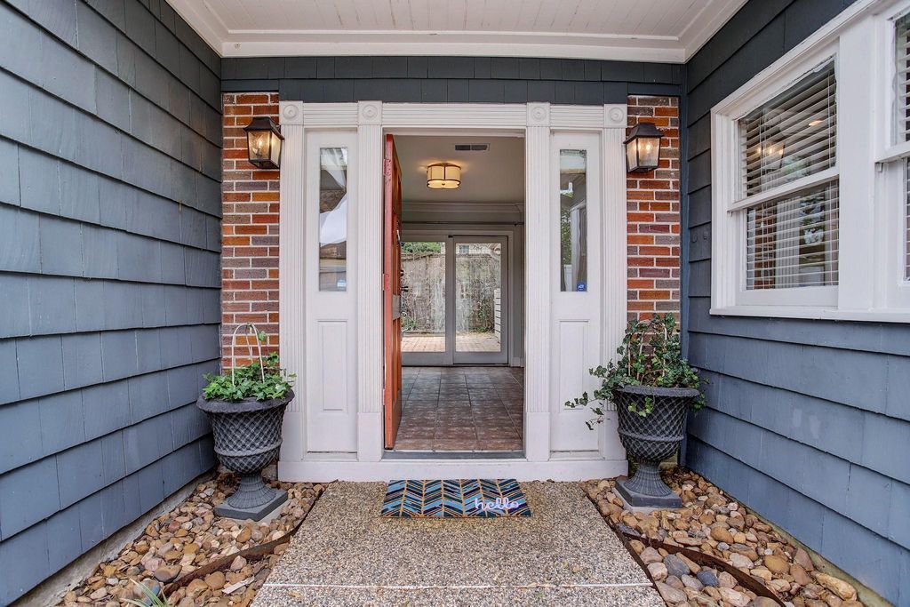 2228 Addison Road, Houston, TX 77030