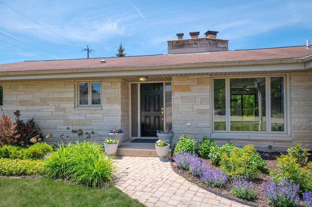 1631 N Pine STREET, Grafton, WI 53024