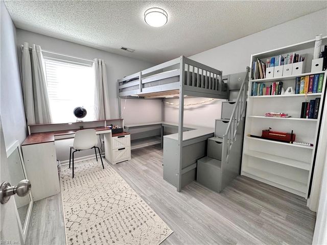 6200 Oakglen DR, Suffolk, VA 23435