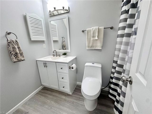 6200 Oakglen DR, Suffolk, VA 23435