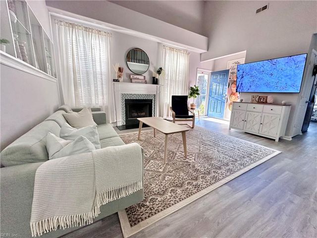 6200 Oakglen DR, Suffolk, VA 23435