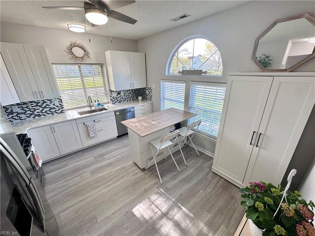 6200 Oakglen DR, Suffolk, VA 23435