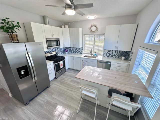 6200 Oakglen DR, Suffolk, VA 23435