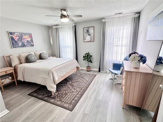 6200 Oakglen DR, Suffolk, VA 23435