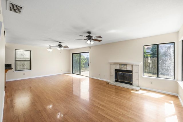 307 Hemphill Way, Roseville, CA 95678