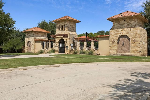 325 Iron Ore Trail, Fort Worth, TX 76131