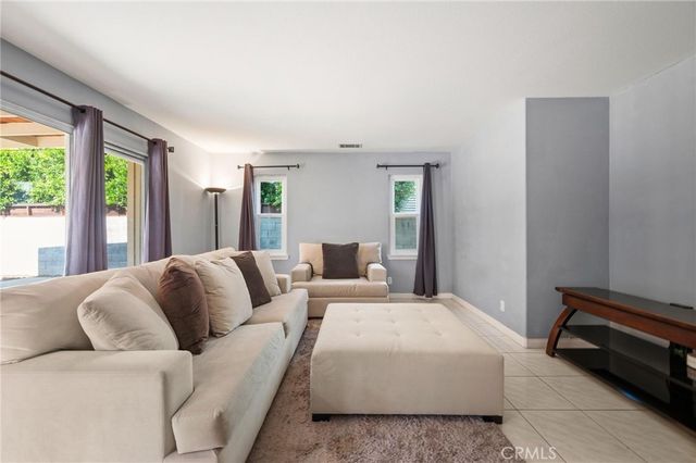 17543 Saticoy St, Northridge, CA 91325