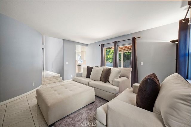 17543 Saticoy St, Northridge, CA 91325