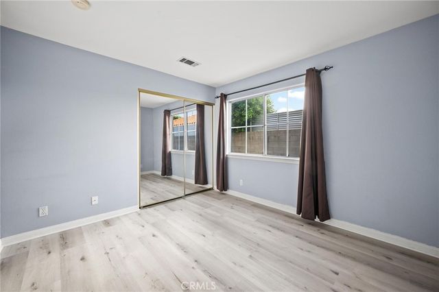 17543 Saticoy St, Northridge, CA 91325