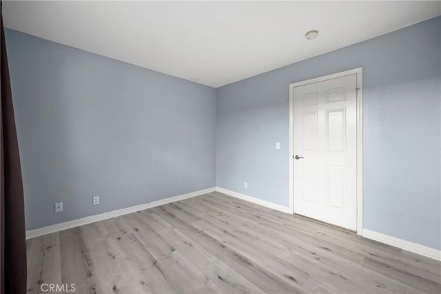 17543 Saticoy St, Northridge, CA 91325